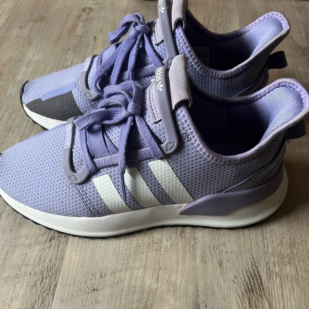 Adidas Originals Swift Run 22 Light Purple Women's Size 8 Running Shoes EUC